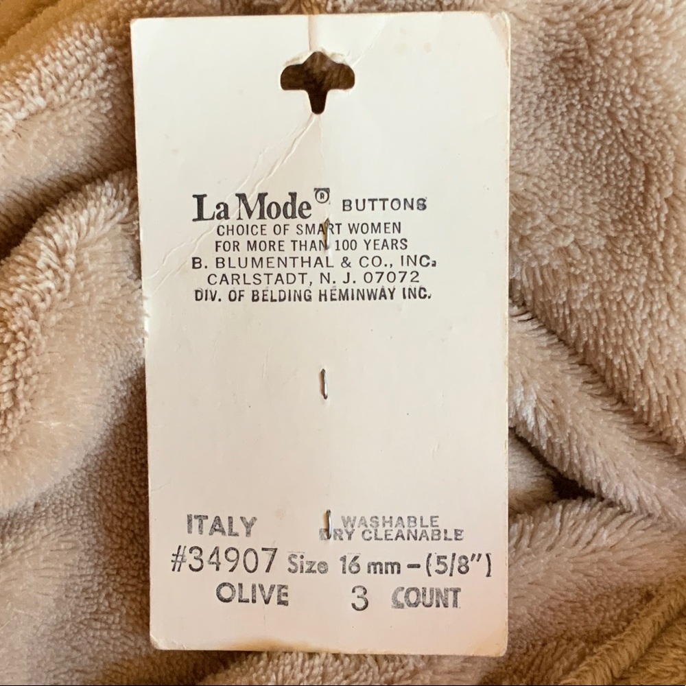 Vintage La Mode Green Buttons - Picture 2 of 2